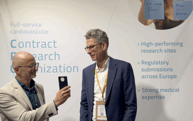 Prof. Dr. Thomas Bernd Dschietzig, CEO of Relaxera, and Prof. Dr. Hans-Dirk Düngen, CEO of SCIRENT, at the SCIRENT booth during ESC 2025 in Madrid. The two experts discuss the SOURCE-HF phase 2 clinical trial investigating relaxin-2 in heart failure.